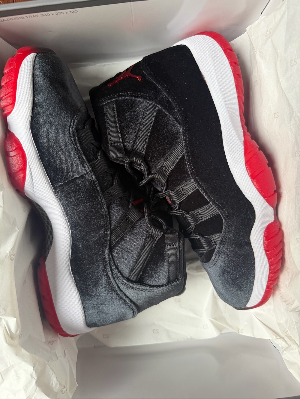 Wmns Air Jordan 11 Retro Bred Velvet Black Red White Sneaker DB5457-061 Size 8.5